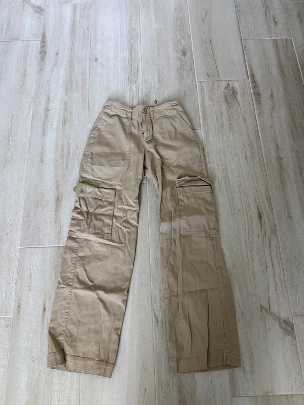 Universal Thread Women’s Beige Cargo Pants size 2
